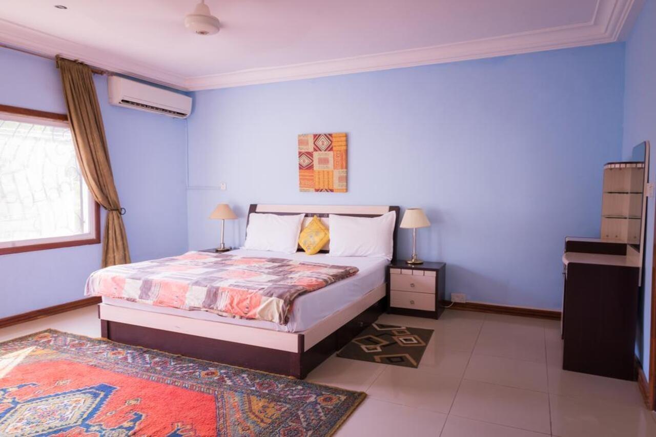Calabash Apartment-Hotel Kotu Bagian luar foto