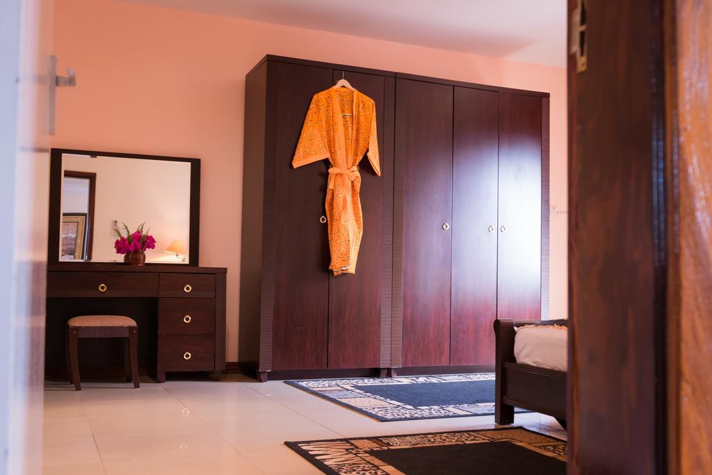 Calabash Apartment-Hotel Kotu Bagian luar foto