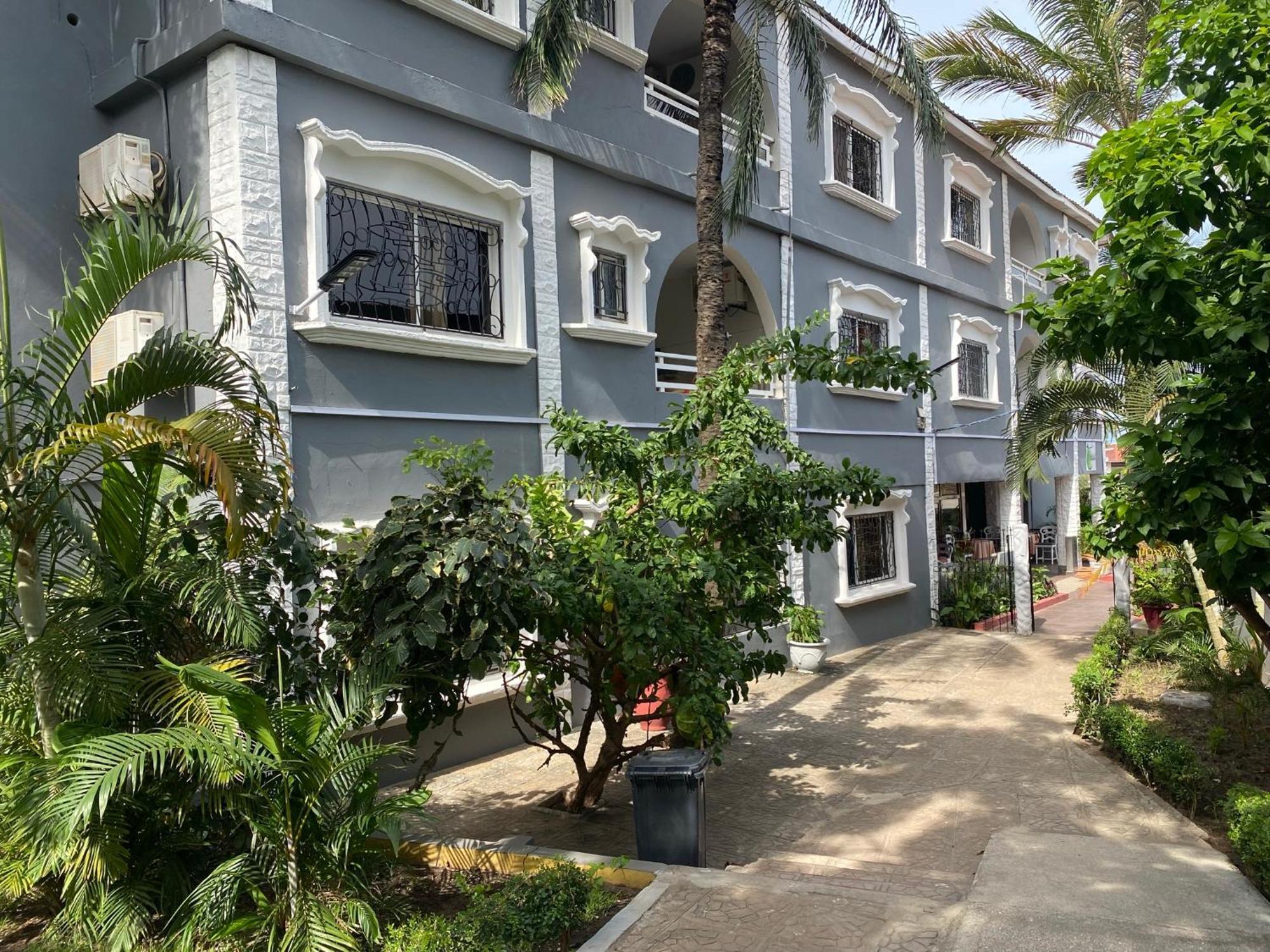 Calabash Apartment-Hotel Kotu Bagian luar foto