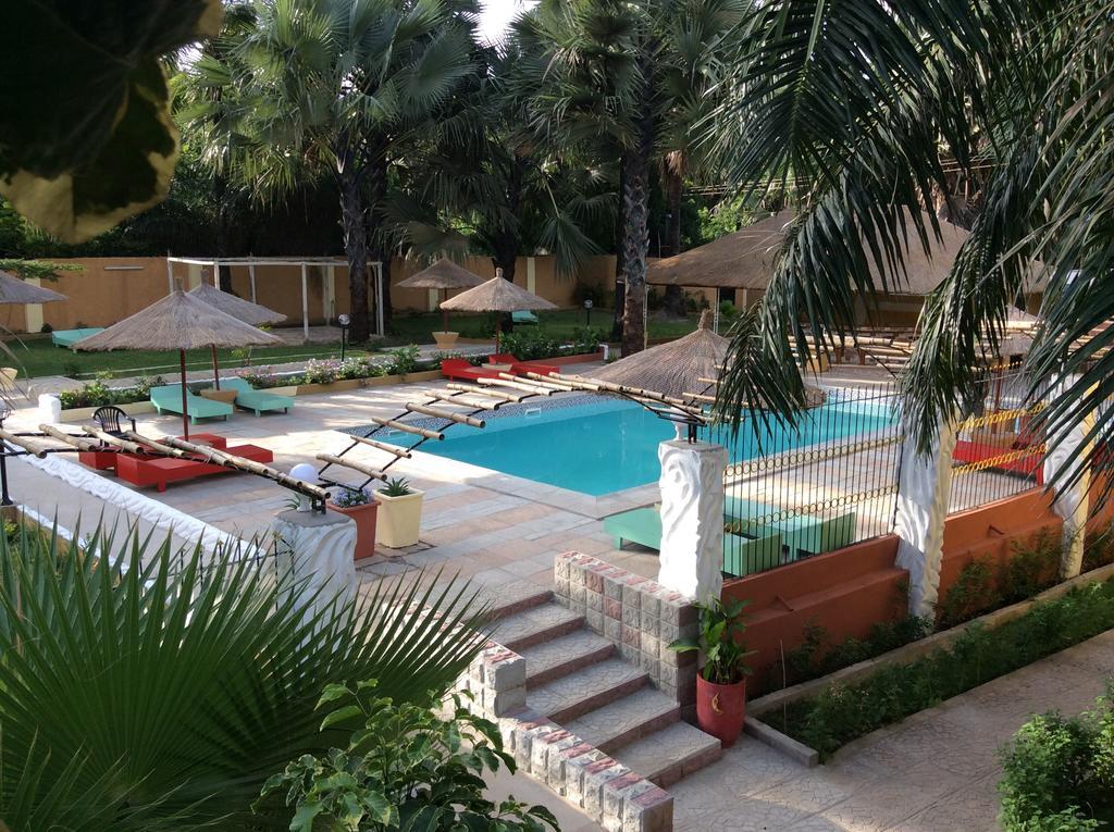 Calabash Apartment-Hotel Kotu Bagian luar foto