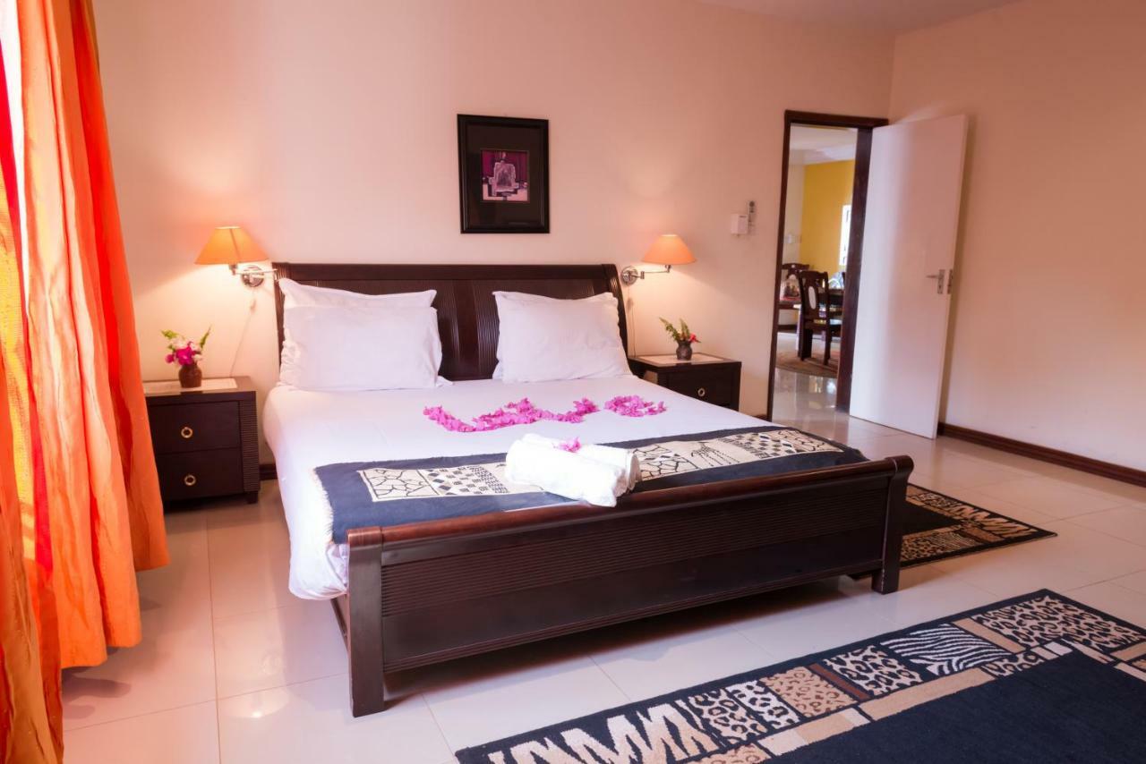 Calabash Apartment-Hotel Kotu Bagian luar foto