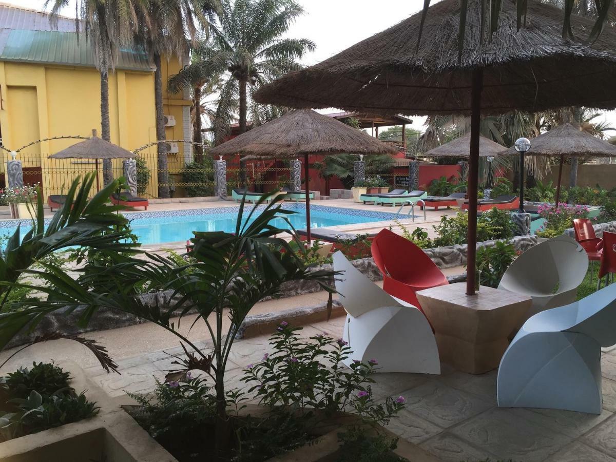 Calabash Apartment-Hotel Kotu Bagian luar foto