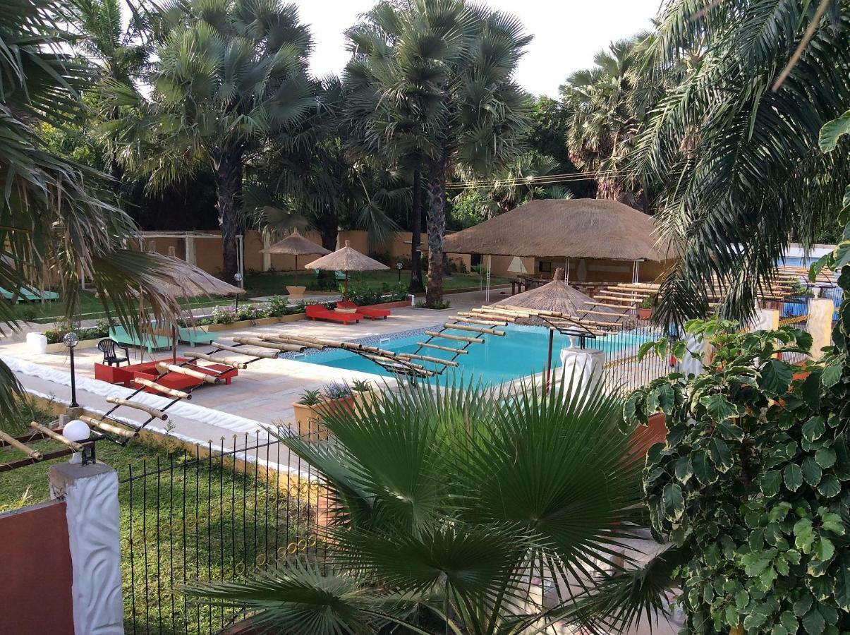 Calabash Apartment-Hotel Kotu Bagian luar foto