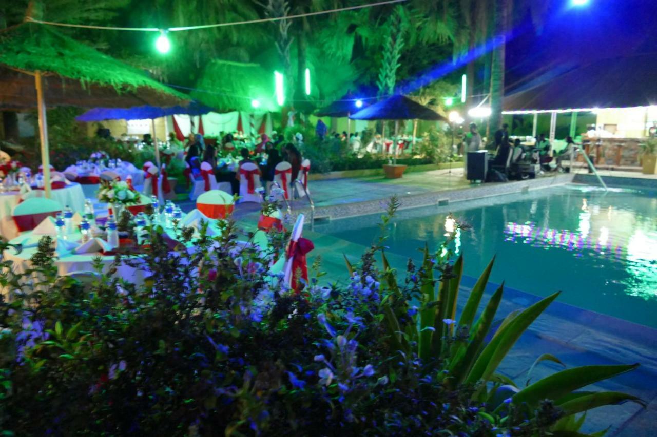 Calabash Apartment-Hotel Kotu Bagian luar foto