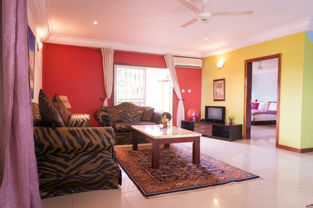 Calabash Apartment-Hotel Kotu Bagian luar foto