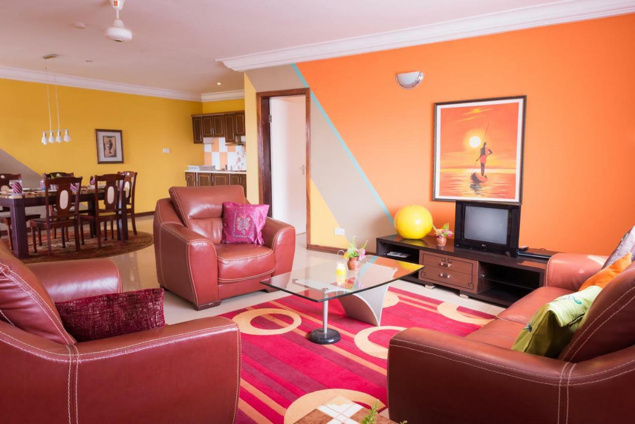 Calabash Apartment-Hotel Kotu Bagian luar foto