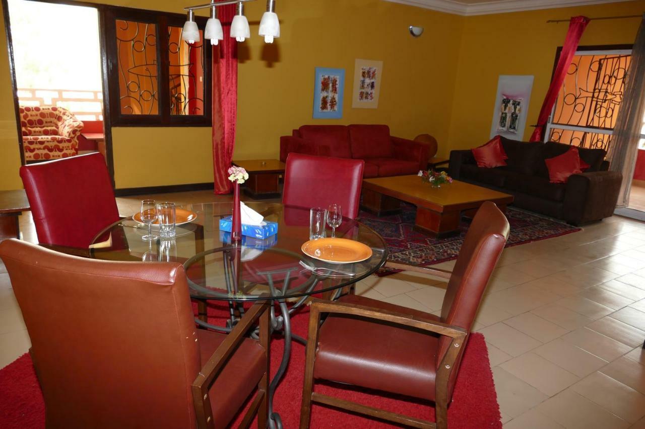 Calabash Apartment-Hotel Kotu Bagian luar foto